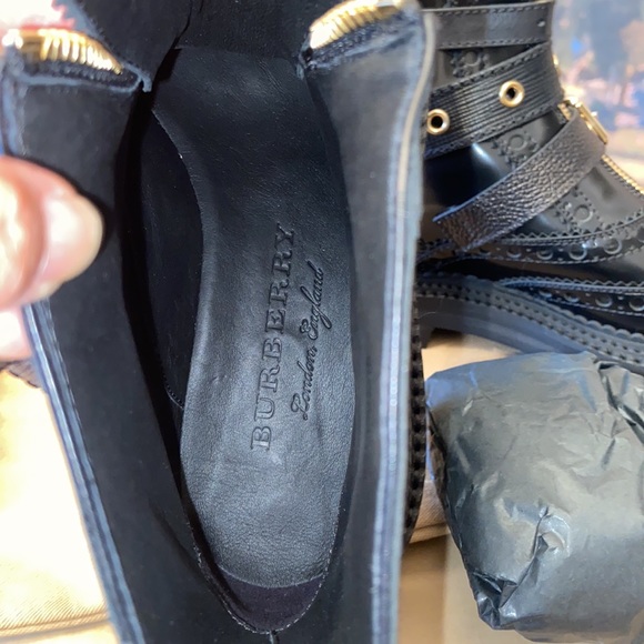 **SOLD** BURBERRY 🖤 - Picture 6 of 16